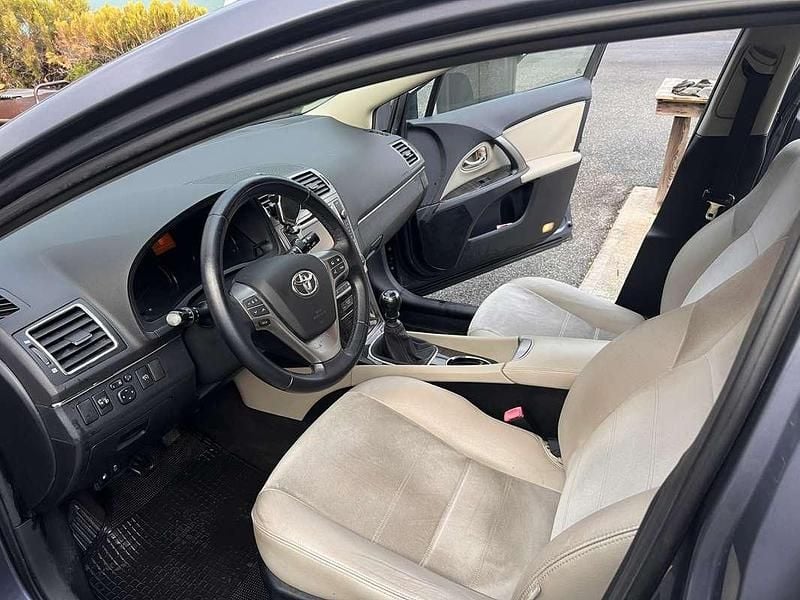 Usata Toyota Avensis Lounge 124 CV (91 kW) 2013 Station wagon
