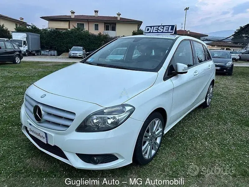 Usata Mercedes B180 Premium 109 CV (80 kW) 2014 Bianco Utilitaria