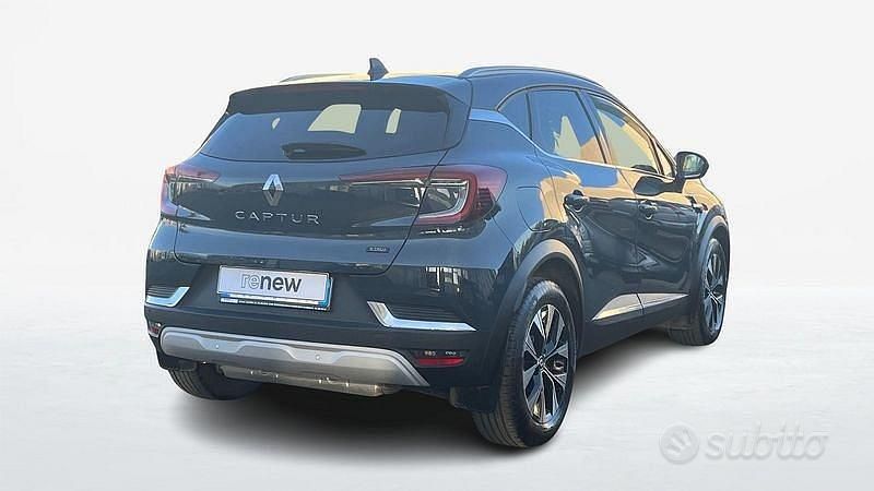 Usata Renault Captur Techno 160 CV (117 kW) 2023 Blu scuro SUV