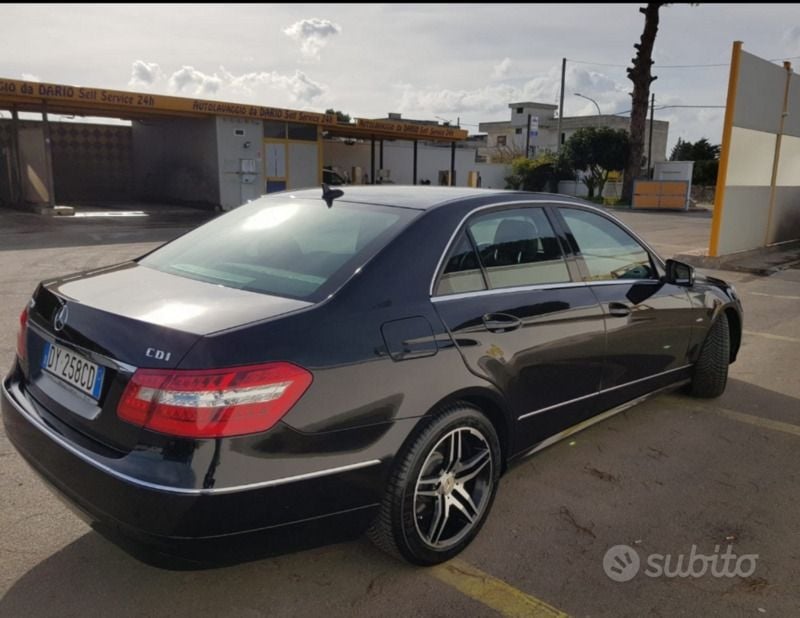 Usata Mercedes E220 170 CV (125 kW) 2009 Nero Berlina