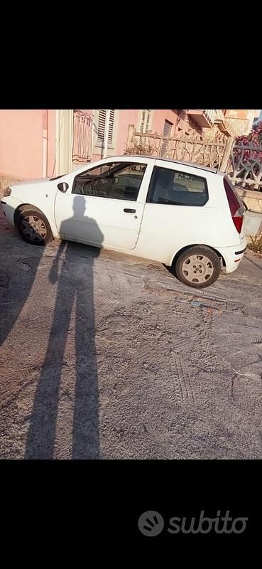 Usata Fiat Punto 69 CV (50 kW) 2007 Bianco Utilitaria