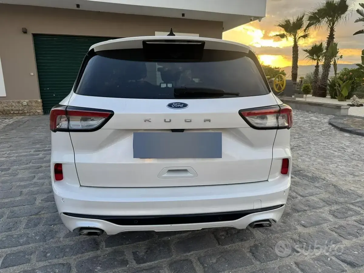 Usata Ford Kuga 120 CV (88 kW) 2021 Bianco SUV