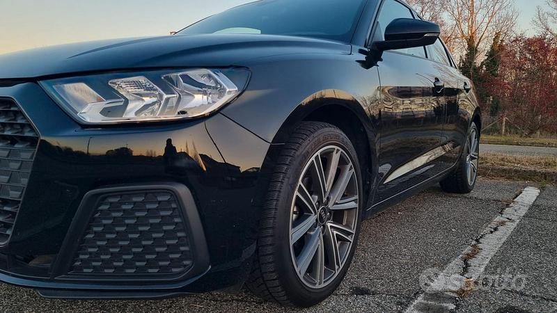 Nero Usata 2021 Audi A1 Sportback Due volumi | 20.900 € (Buon prezzo) - Immagine 1/4