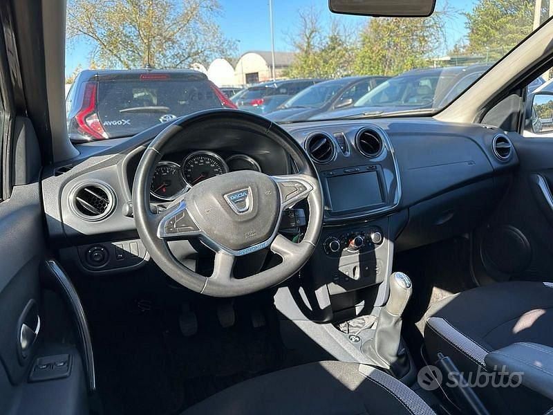 Usata Dacia Sandero Comfort 101 CV (74 kW) 2020 Grigio Berlina