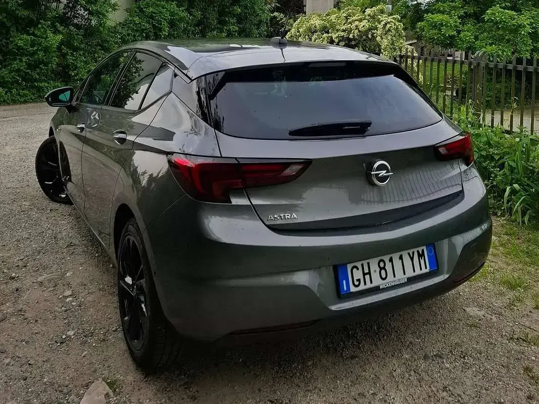 Usata Opel Astra GS Line 145 CV (106 kW) 2021 Grigio Berlina