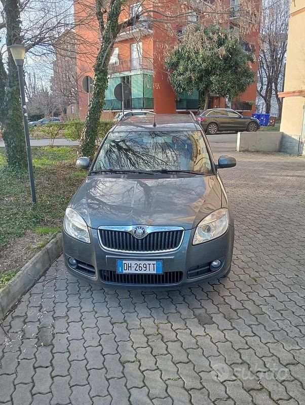 Usata Skoda Roomster 80 CV (58 kW) 2007 Grigio Monovolume