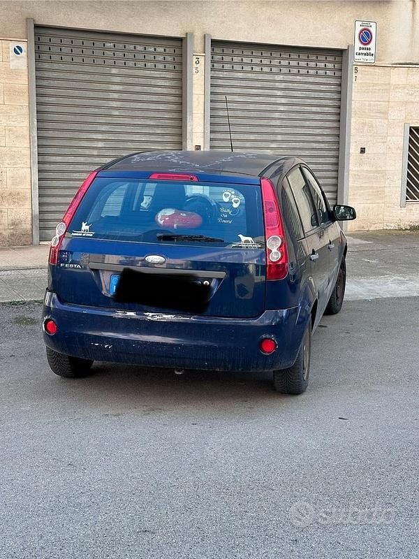 Usata Ford Fiesta 75 CV (55 kW) 2006 Blu Utilitaria