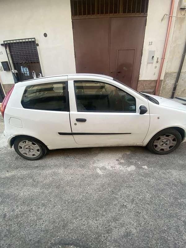 Usata Fiat Punto Emotion 95 CV (69 kW) 2003 Utilitaria