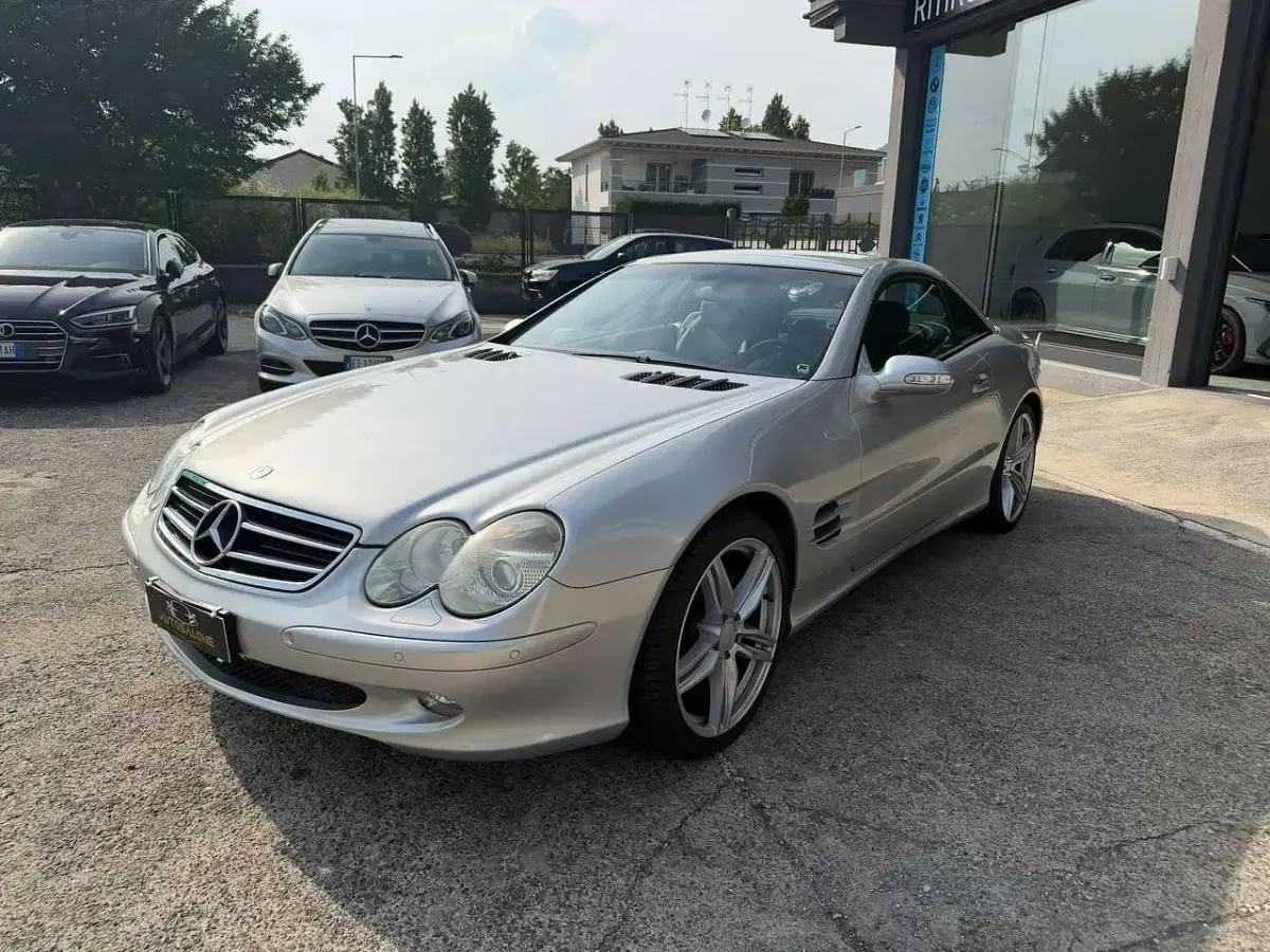 Usata Mercedes SL500 306 CV (225 kW) 2002 Argento Cabrio