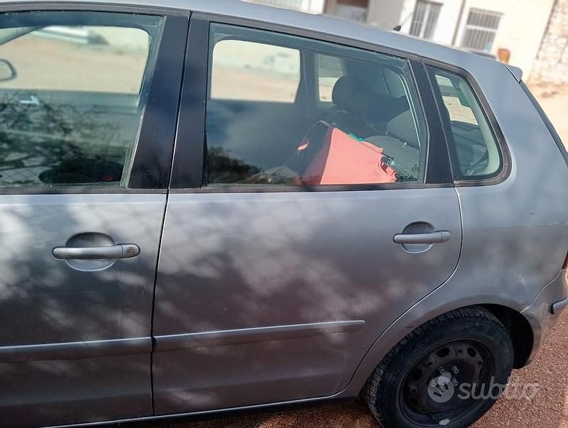 Usata VW Polo 45 CV (33 kW) 2005 Grigio Utilitaria