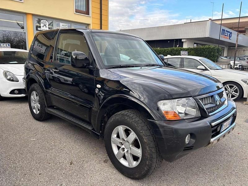 Usata Mitsubishi Pajero Intense 160 CV (117 kW) 2005 Nero SUV