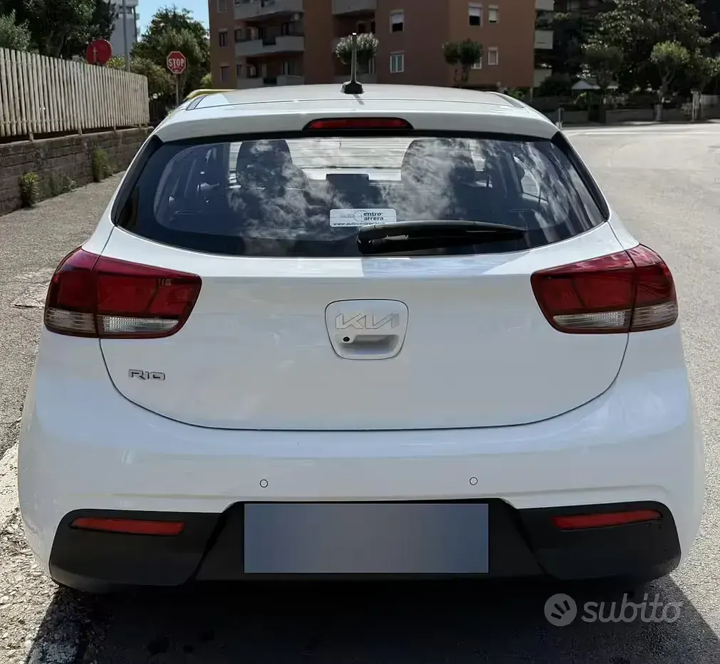 Usata Kia Rio 84 CV (61 kW) 2022 Bianco Berlina
