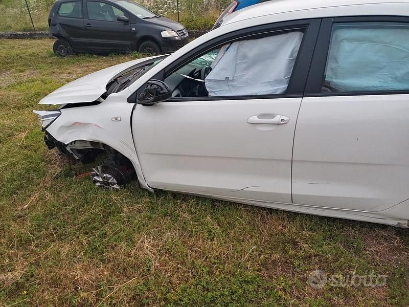 Usata Kia Rio 2016 Bianco Utilitaria