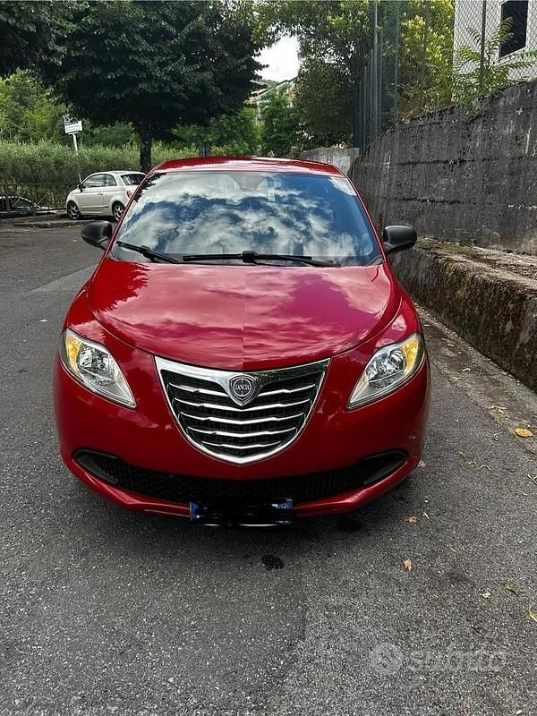Usata Lancia Ypsilon 69 CV (50 kW) 2014 Rosso Utilitaria