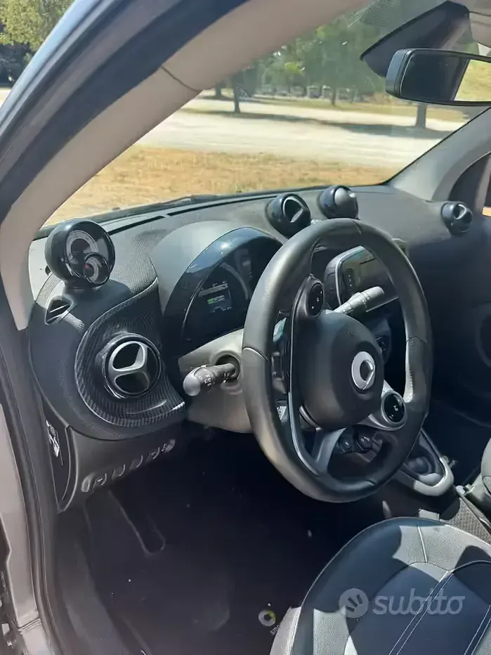 Usata Smart ForTwo Electric Drive Prime 41 kW (56 CV) 2020 Grigio Cabrio