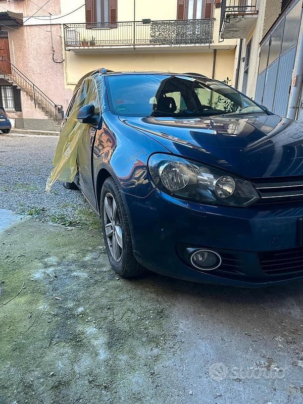 Blu Usata 2011 VW Golf VI Station wagon | 1500 € - Immagine 1/4