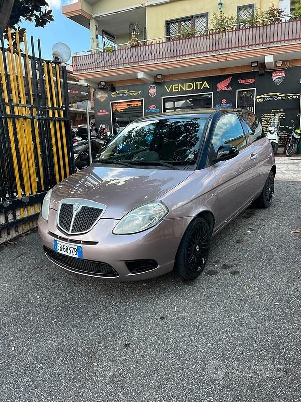 Usata Lancia Ypsilon 77 CV (56 kW) 2010 Oro Utilitaria