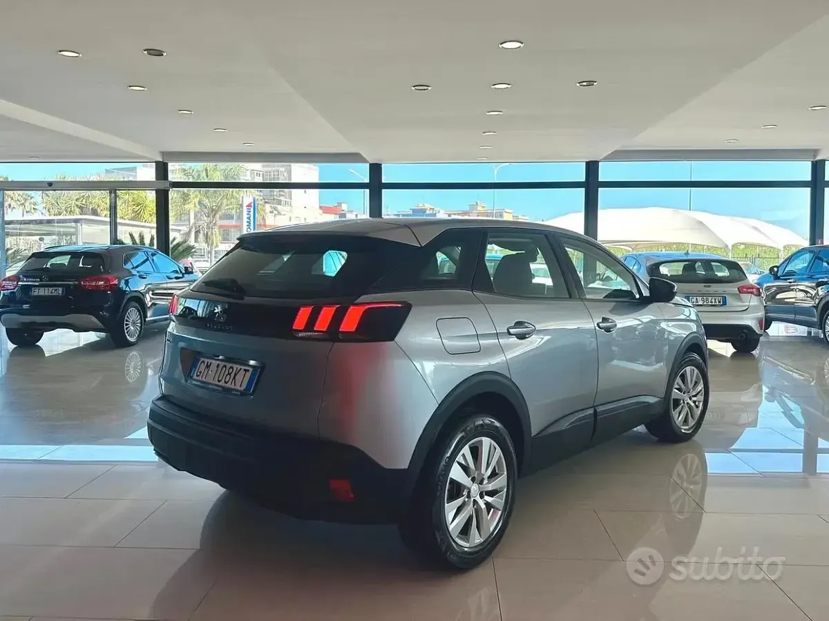 Usata Peugeot 3008 Allure 131 CV (96 kW) 2022 Grigio SUV