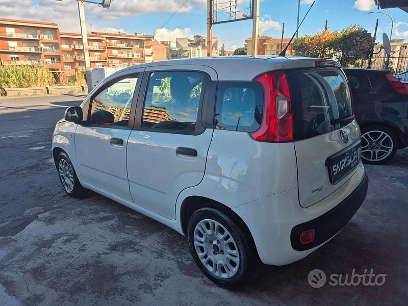 Bianco Usata 2016 Fiat Panda Lounge Tre volumi | 6690 € (Buon prezzo) - Immagine 1/4
