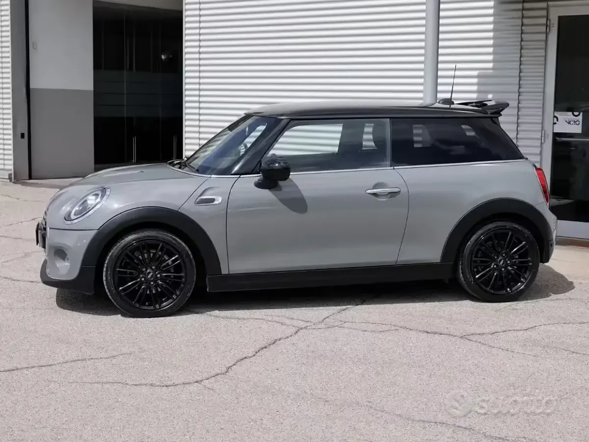 Usata Mini Cooper D Hype 116 CV (85 kW) 2020 Grigio metallizzato Utilitaria