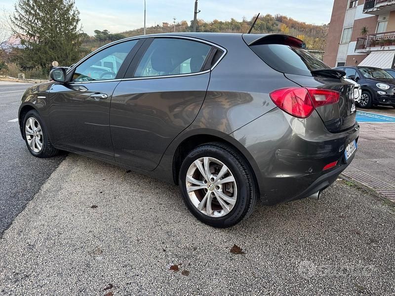 Usata Alfa Romeo Giulietta Progression 105 CV (77 kW) 2013 Grigio Utilitaria