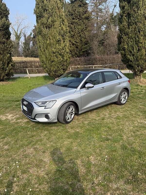 Gebraucht Audi A3 Ambiente 110 PS (80 kW) 2021 Grau Limousine