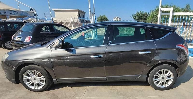 Usata Lancia Delta Gold 120 CV (88 kW) 2012 Grigio Utilitaria