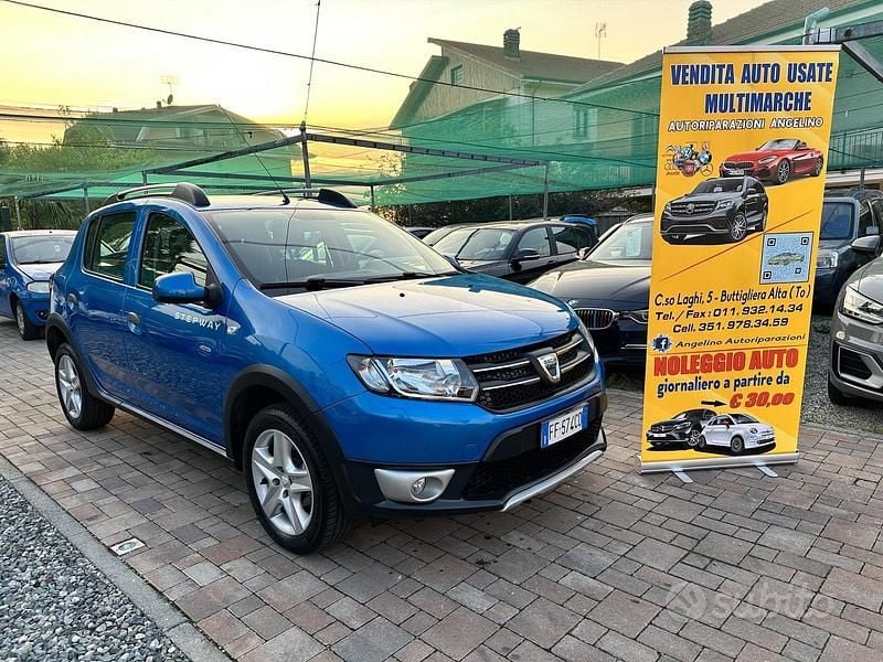 Usata Dacia Sandero Stepway 90 CV (66 kW) 2016 Blu Berlina