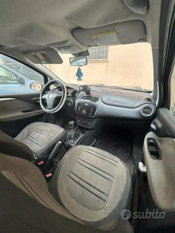 Usata Fiat Punto Evo 69 CV (50 kW) 2011 Grigio Utilitaria