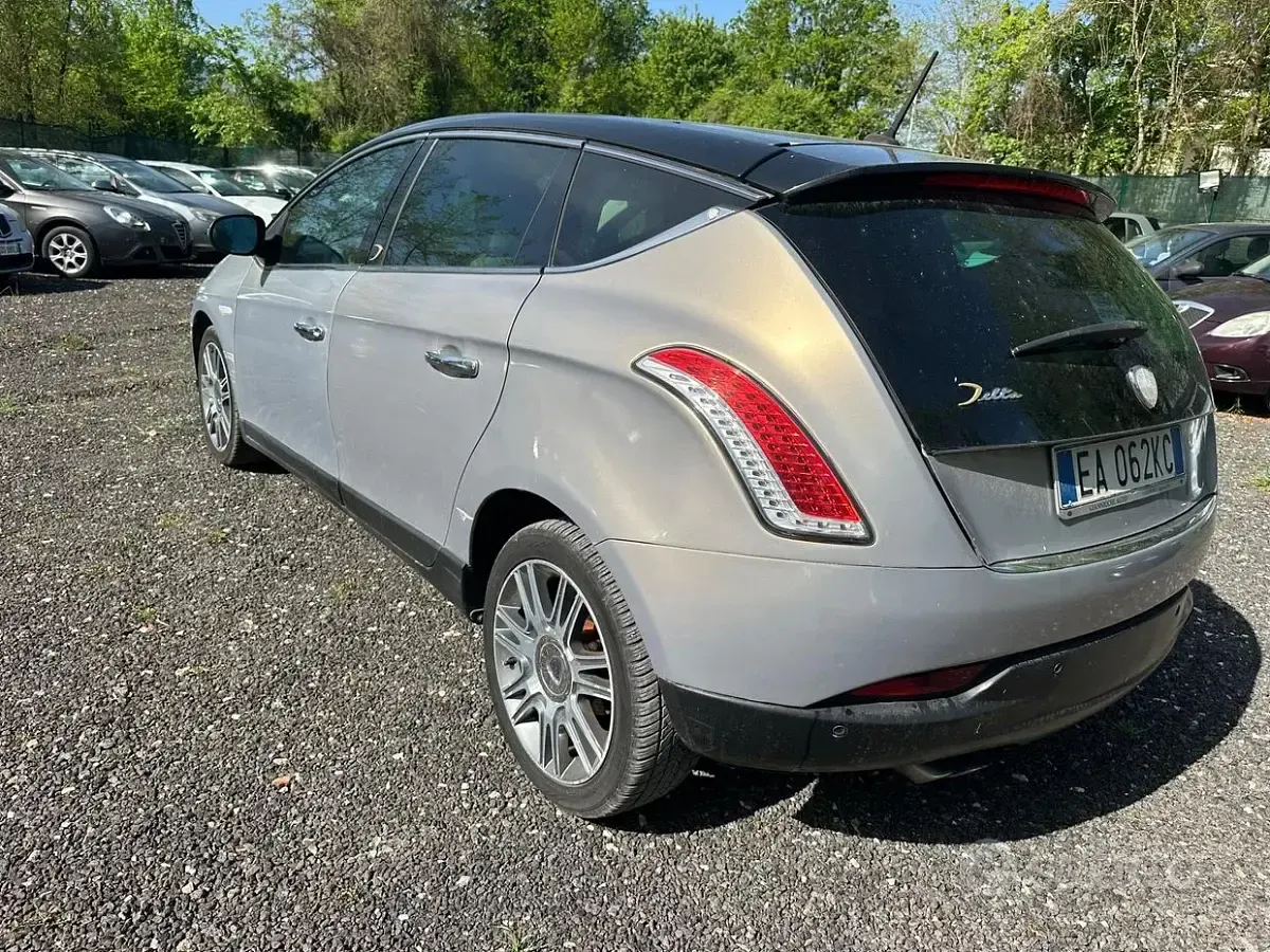 Usata Lancia Delta 165 CV (121 kW) 2010 Giallo Utilitaria