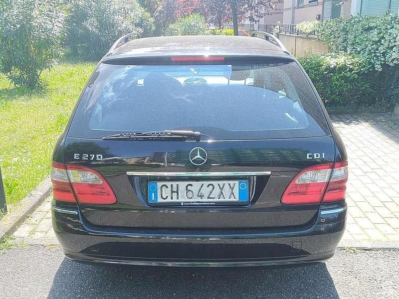 Usata Mercedes E270 Avantgarde 177 CV (130 kW) 2003 Nero Station wagon