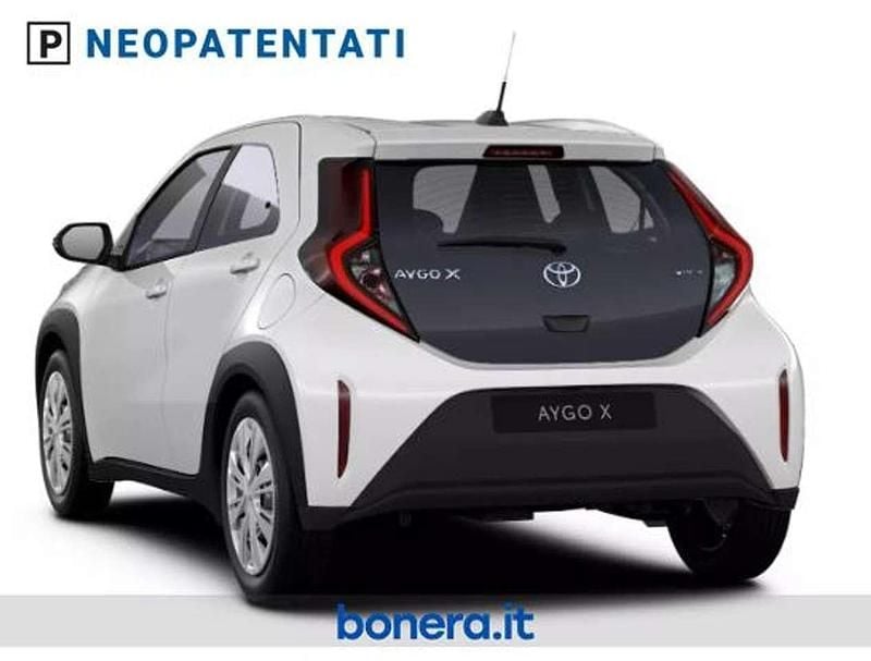 Nuova Toyota Aygo X 116 CV (85 kW) 2026 Super white SUV