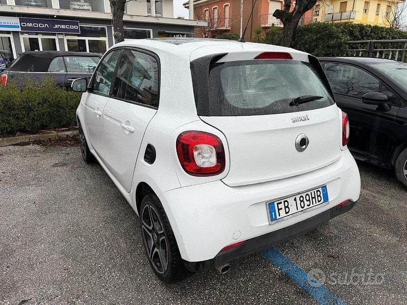 Usata Smart ForFour Proxy 71 CV (52 kW) 2015 Bianco Utilitaria