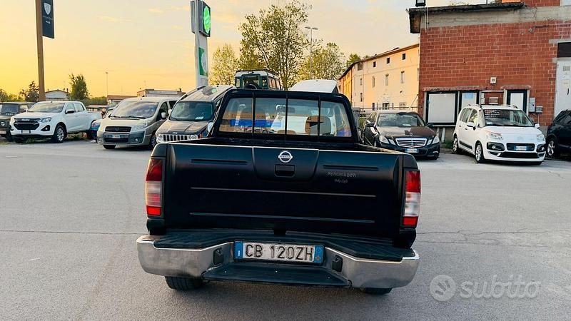 Usata Nissan Navara 133 CV (97 kW) 2002 Nero Pick-up