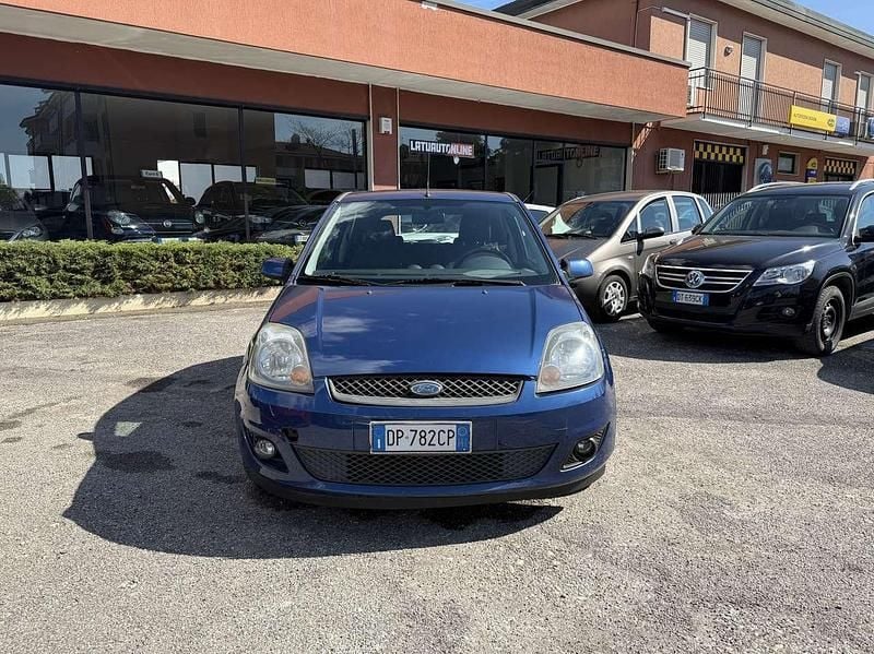 Usata Ford Fiesta Ghia 75 CV (55 kW) 2008 Blu/azzurro Utilitaria