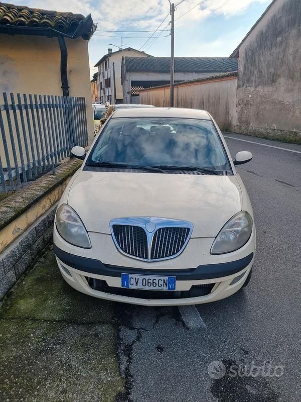 Usata Lancia Ypsilon 69 CV (50 kW) 2003 Utilitaria