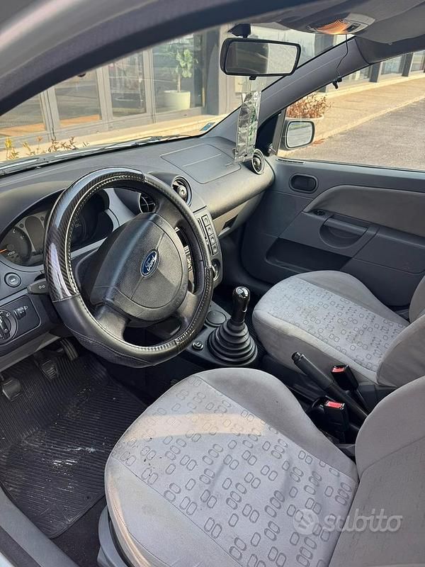Usata Ford Fiesta 2003 Grigio Utilitaria