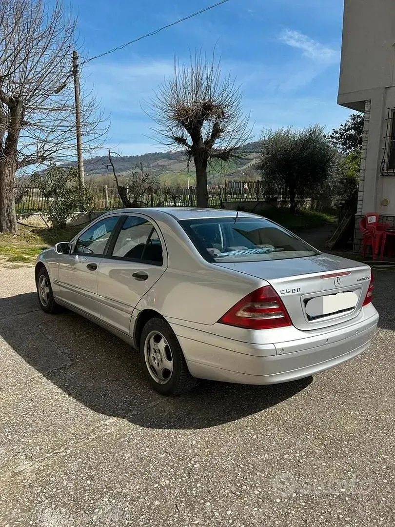 Usata Mercedes C200 163 CV (119 kW) 2005 Grigio Berlina