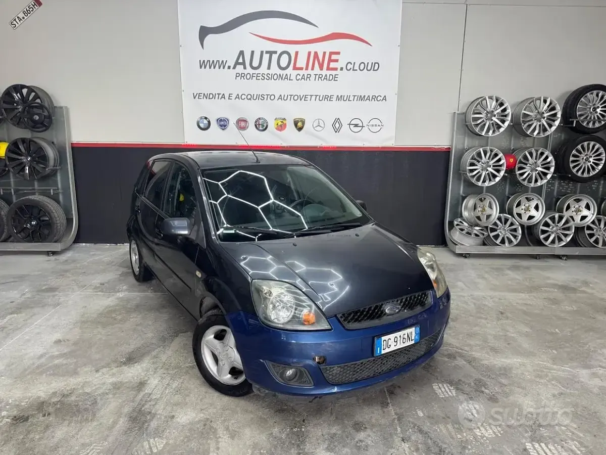 Usata Ford Fiesta 75 CV (55 kW) 2007 Grigio Utilitaria