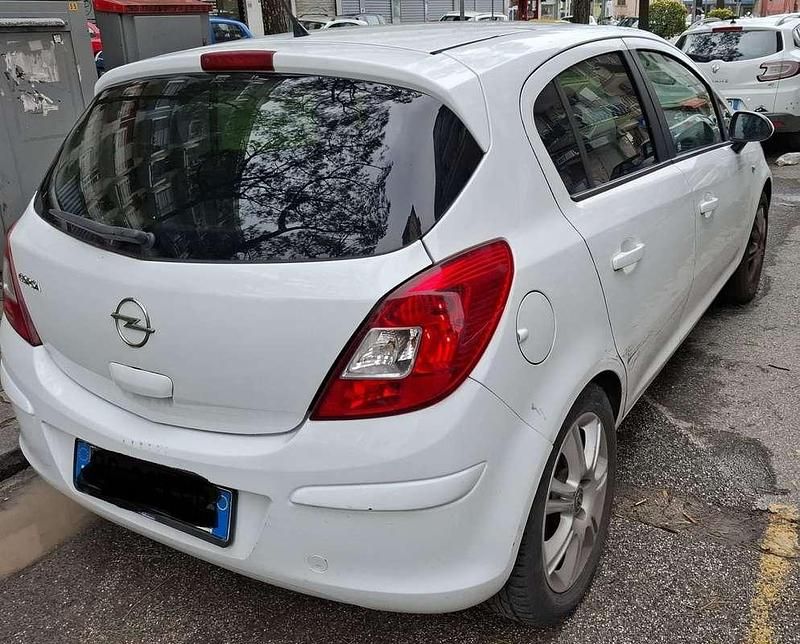 Usata Opel Corsa Edition 86 CV (63 kW) 2011 Bianco Utilitaria