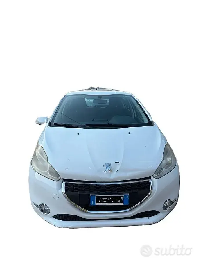 Usata Peugeot 208 Active 68 CV (50 kW) 2013 Bianco Utilitaria
