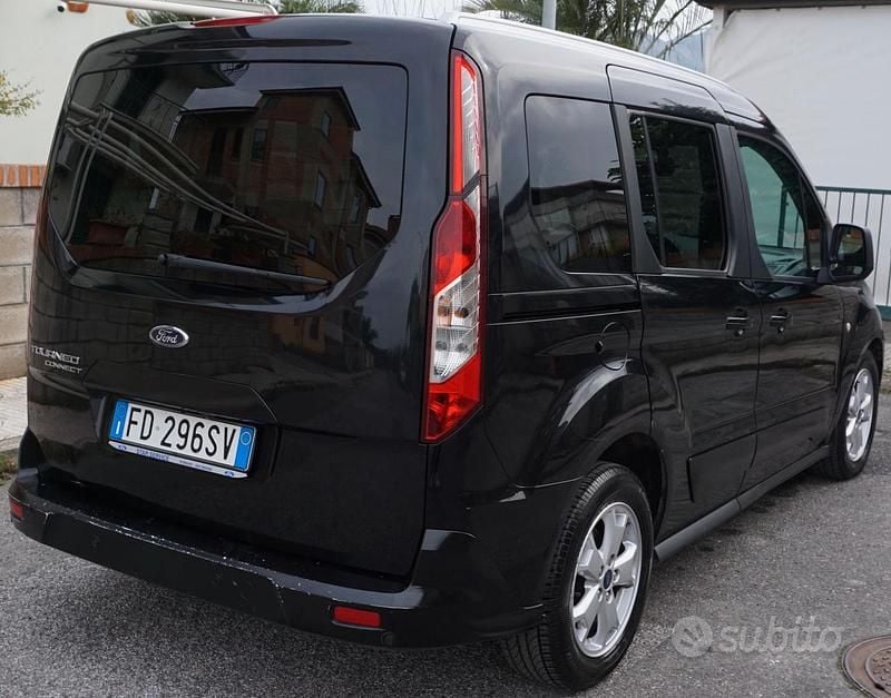 Usata Ford Tourneo Connect Titanium 120 CV (88 kW) 2016 Nero Monovolume
