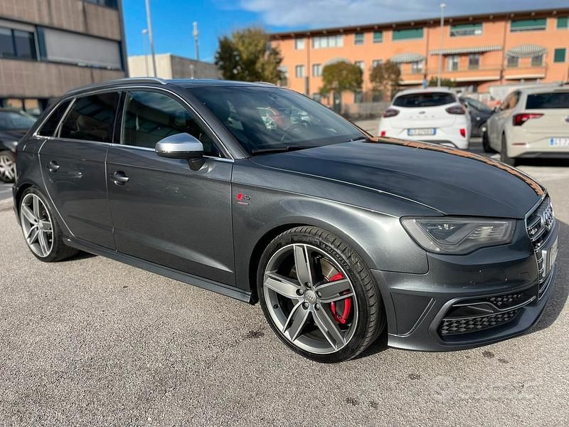 Grigio Usata 2015 Audi S3 Tre volumi | 15.500 € (Super prezzo) - Immagine 1/4