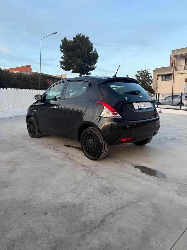 Usata Lancia Ypsilon Gold 69 CV (50 kW) 2022 Nero Utilitaria