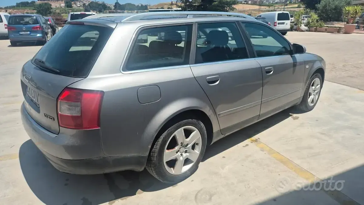 Usata Audi A4 130 CV (95 kW) 2004 Grigio Station wagon