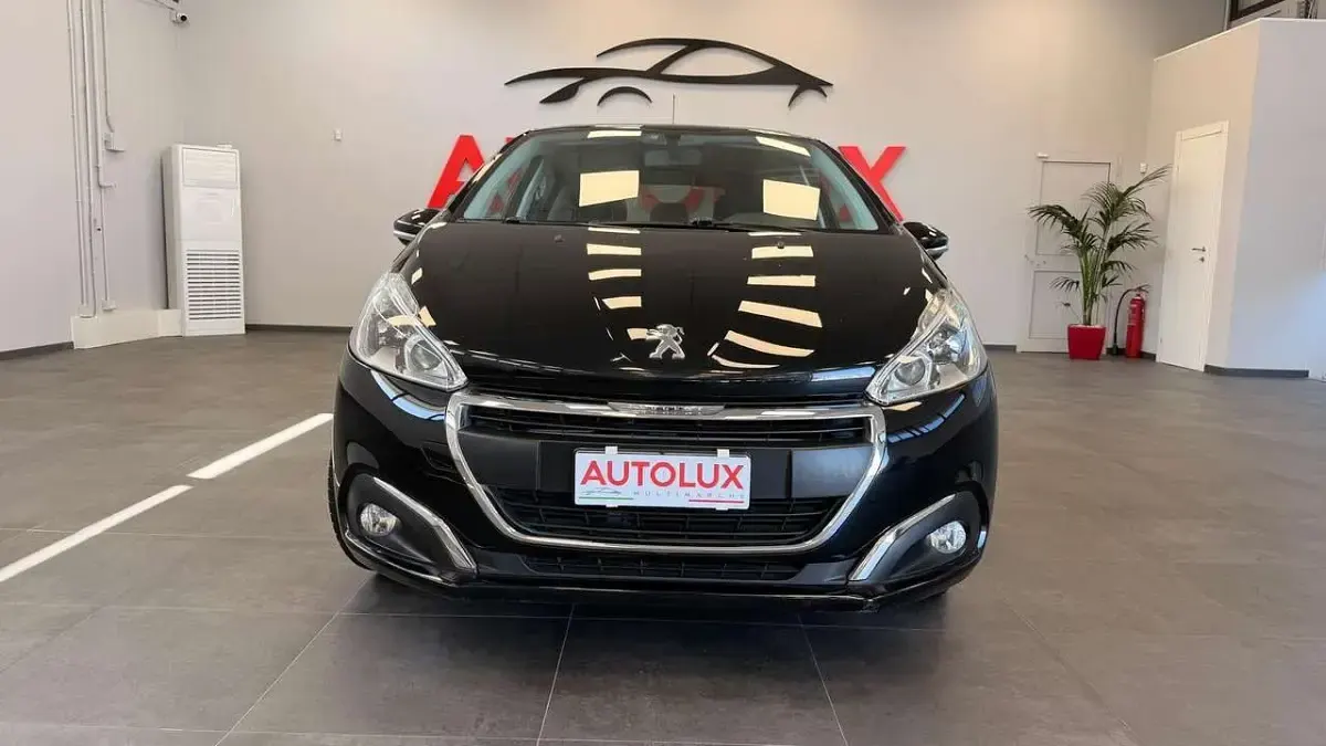 Usata Peugeot 208 Active 82 CV (60 kW) 2017 Nero Utilitaria