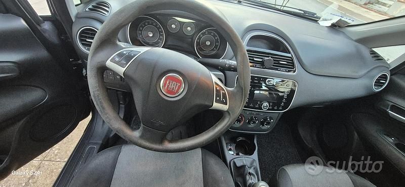 Usata Fiat Punto 85 CV (62 kW) 2015 Utilitaria