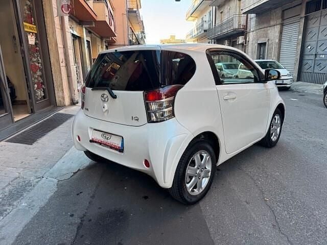 Usata Toyota iQ Sol 68 CV (50 kW) 2010 Bianco Utilitaria