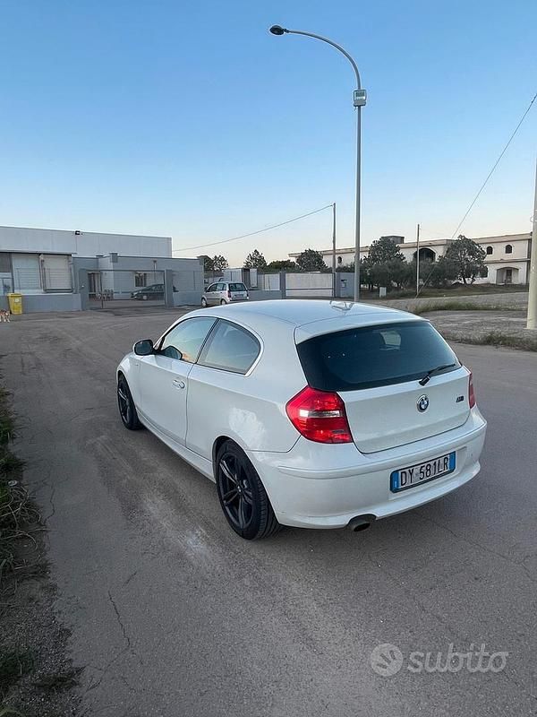 Usata BMW 116 146 CV (107 kW) 2009 Bianco Utilitaria