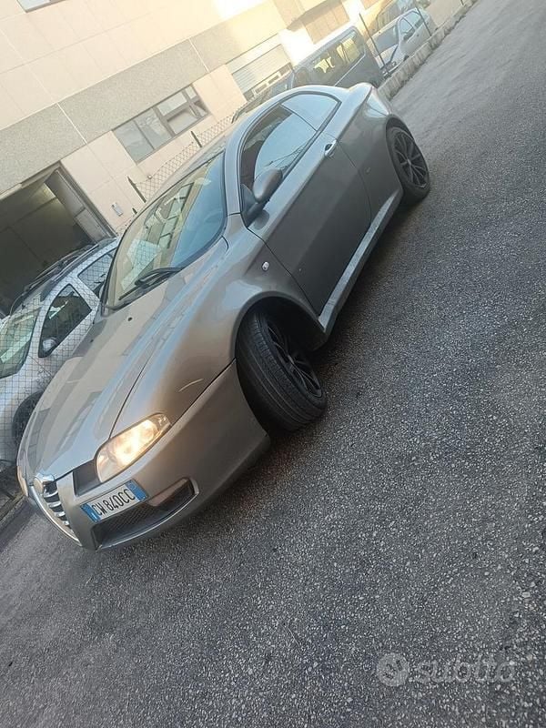 Usata Alfa Romeo GT 150 CV (110 kW) 2003 Grigio Coupé
